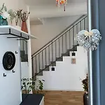 Homestay Cozy Modern Near Berlin With Free Parking & Fast Wifi *