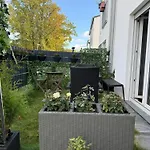 Cozy Modern Near Berlin With Free Parking & Fast Wifi Homestay