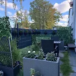 Cozy Modern Near Berlin With Free Parking & Fast Wifi