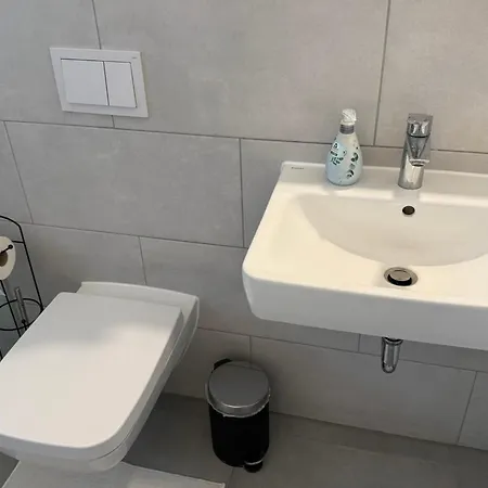 Cozy Modern Near Berlin With Free Parking & Fast Wifi Homestay