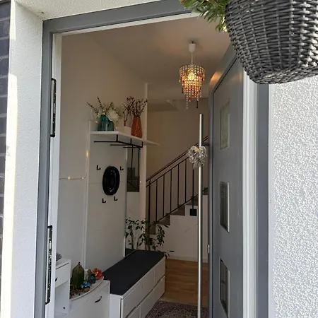 Cozy Modern Near Berlin With Free Parking & Fast Wifi *
