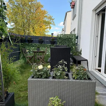 Cozy Modern Near Berlin With Free Parking & Fast Wifi Homestay