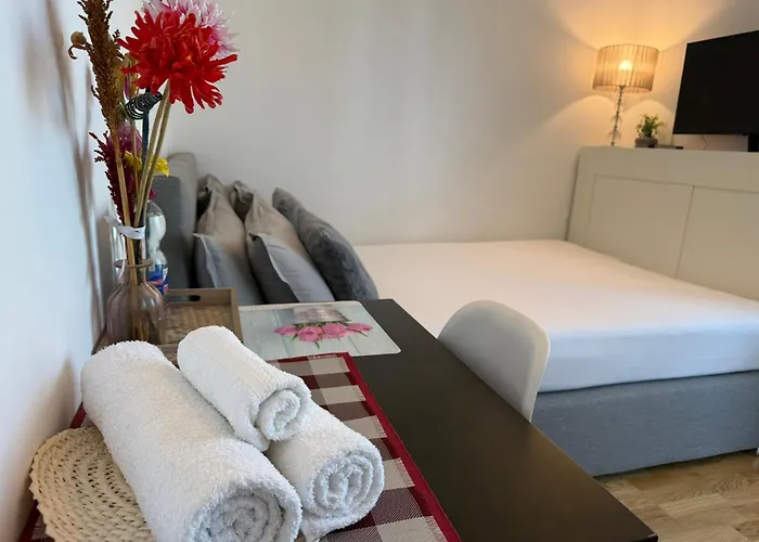 Cozy Modern Near Berlin With Free Parking & Fast Wifi Homestay *