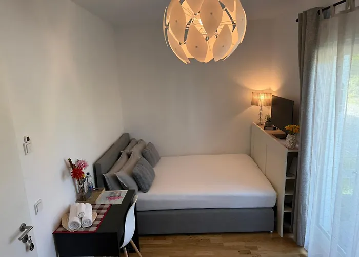 Homestay Cozy Modern Near Berlin With Free Parking & Fast Wifi *