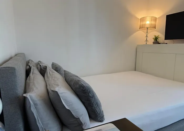 Cozy Modern Near Berlin With Free Parking & Fast Wifi *