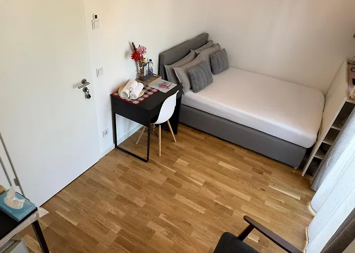 Cozy Modern Near Berlin With Free Parking & Fast Wifi Homestay