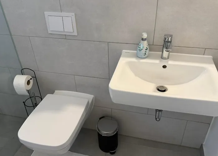 Cozy Modern Near Berlin With Free Parking & Fast Wifi Homestay