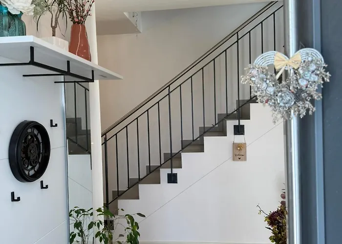 Homestay Cozy Modern Near Berlin With Free Parking & Fast Wifi *