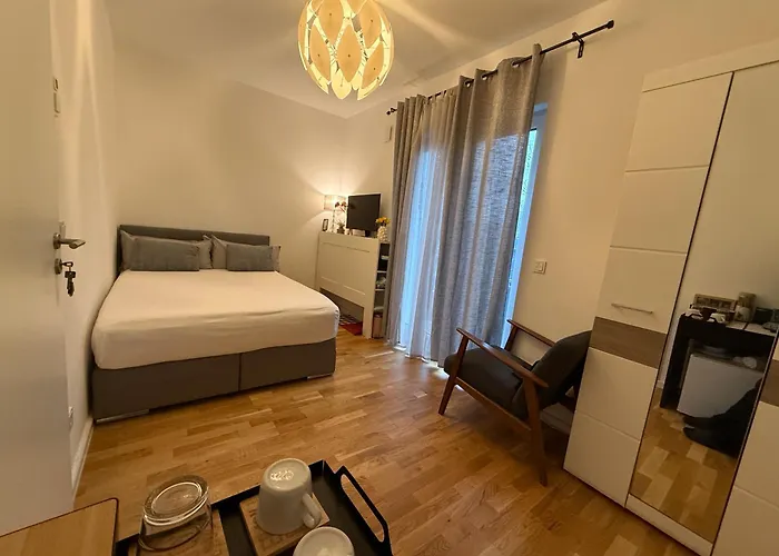 Cozy Modern Near Berlin With Free Parking & Fast Wifi Homestay *